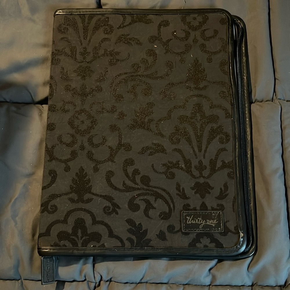Thirty-One portfolio case